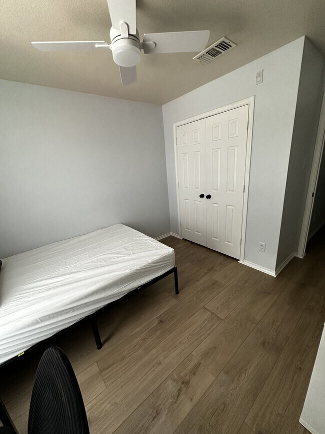 Photo - 10702 Mathom Landing (Universal City, TX) Townhome