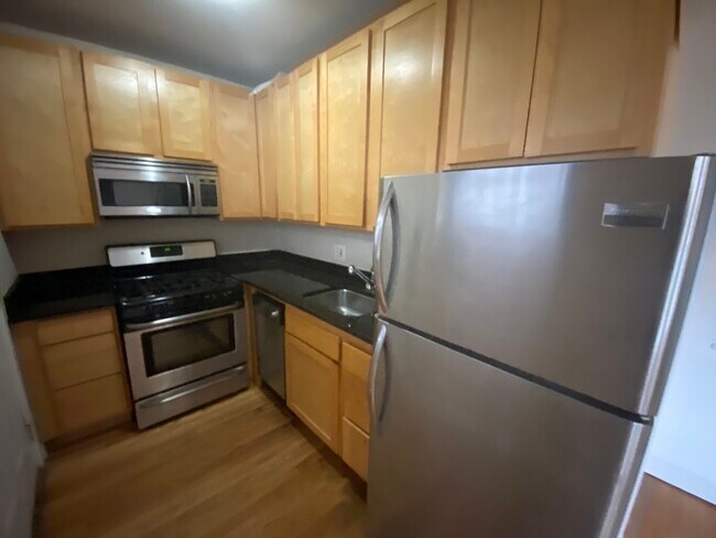 Foto del edificio - 6736.5 N Glenwood Ave