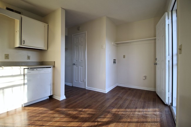 Foto del edificio - 3727 Willow Creek Rd