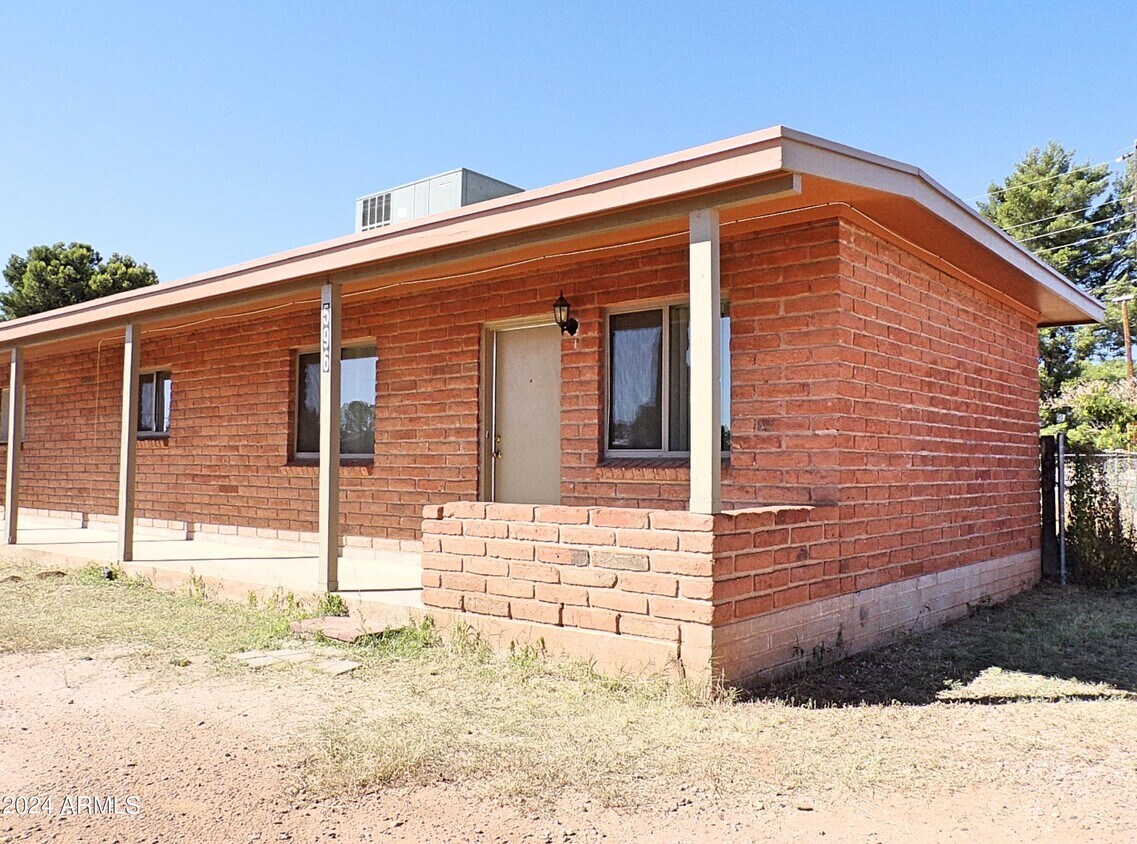 Foto principal - 596 AVE - Ave