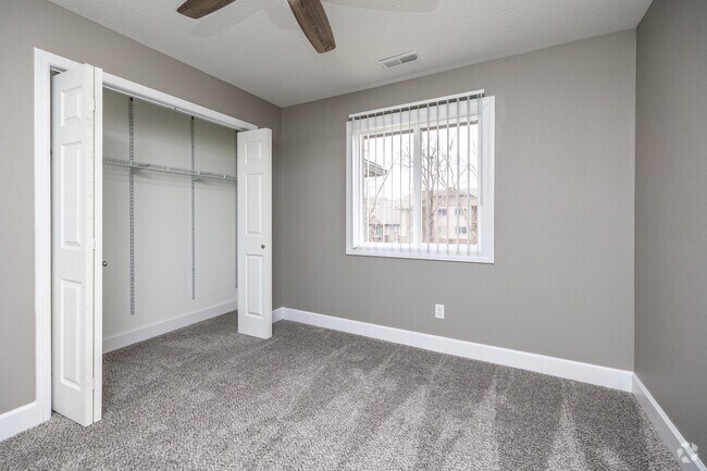 2BR, 1.5BA - Sun Room Large/1,070 SF - Regency Woods