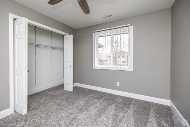 2BR, 1.5BA - Sun Room Large/1,070 SF - Regency Woods