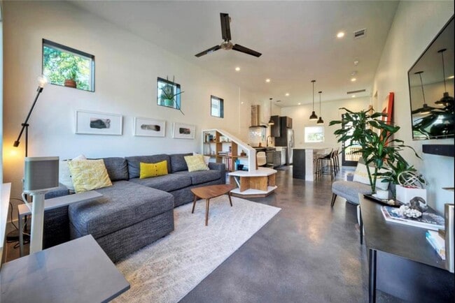 Building Photo - 4608 Santa Anna St