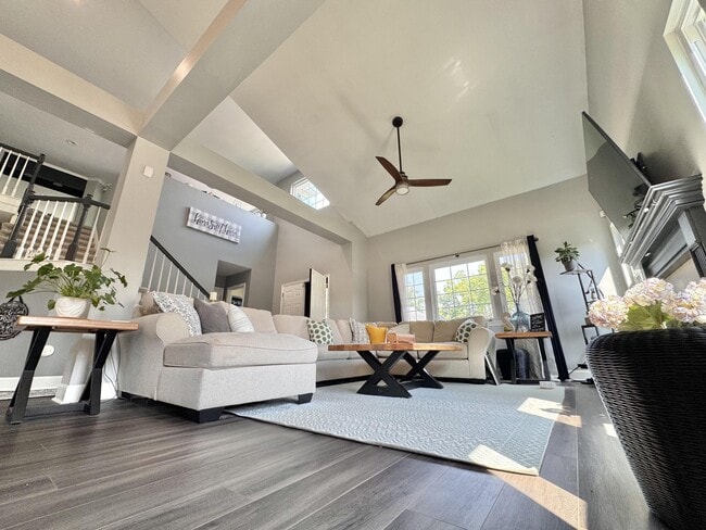 Building Photo - 800 Palomino Ln