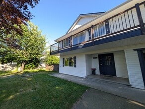 Building Photo - 35676 Moore Ave