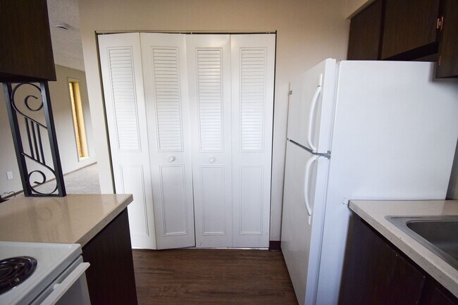 Building Photo - Move In Special! Single Level 2-Bedroom Ap...