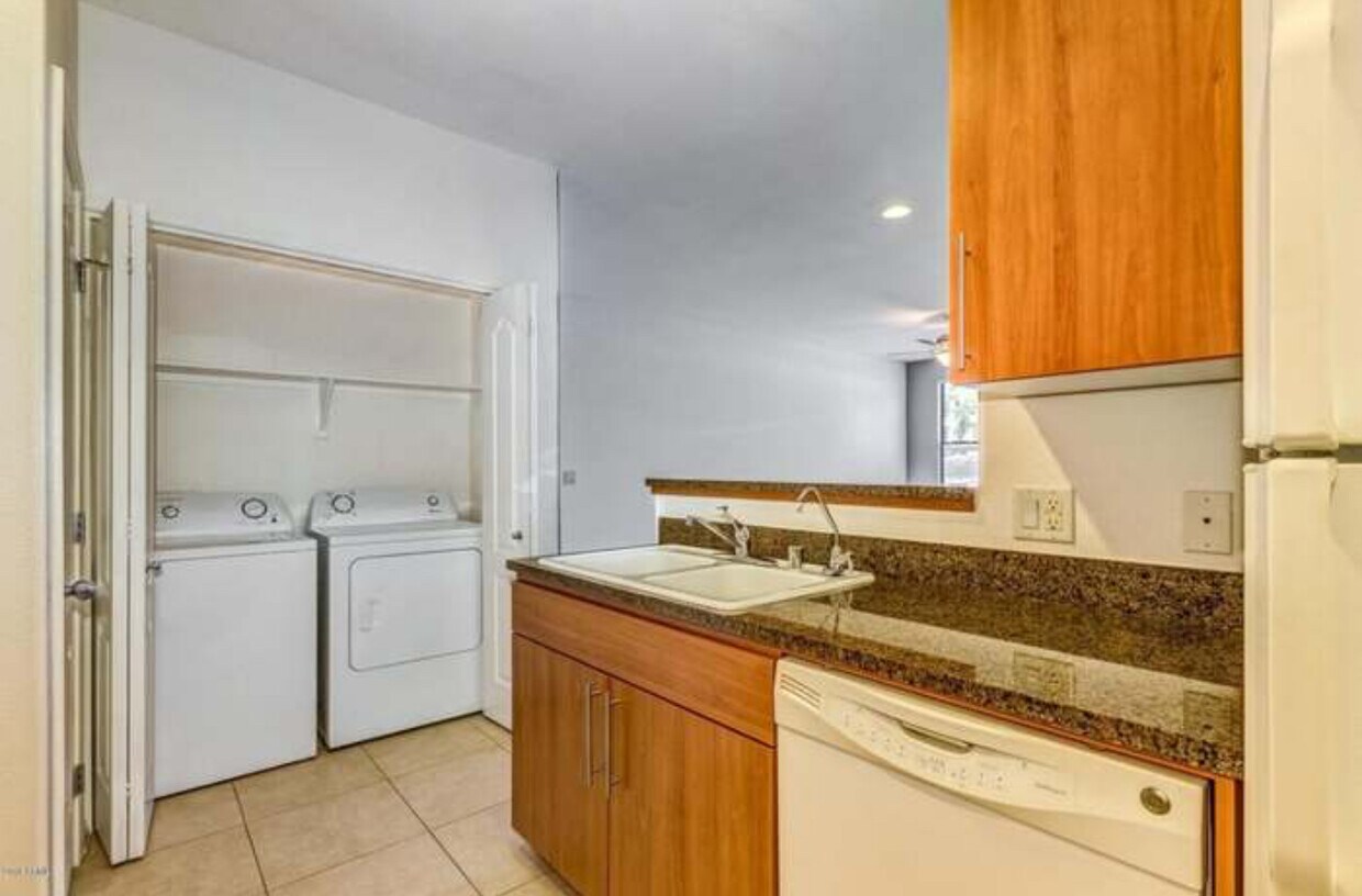 Foto principal - 6900 E Princess Dr