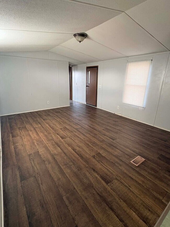 Foto del edificio - Simple Country Living!