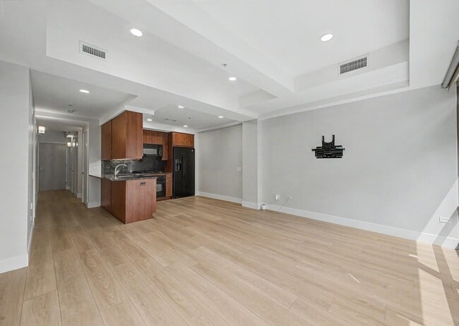 Building Photo - 7147 E Rancho Vista Dr