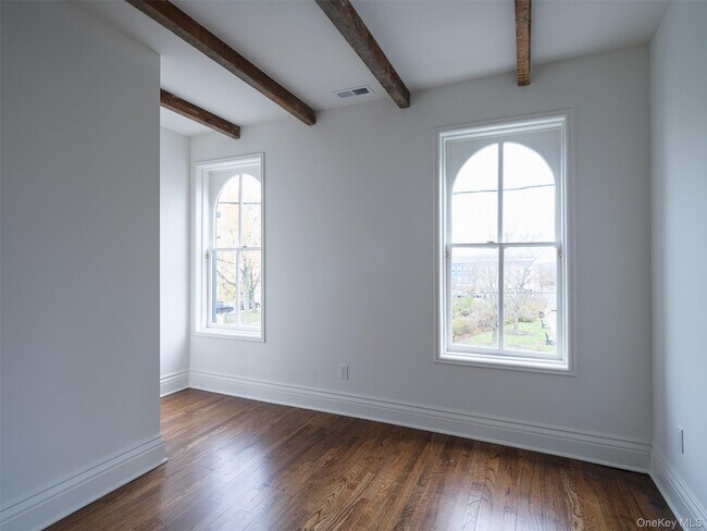 Foto del edificio - 702-704-704 Columbia St