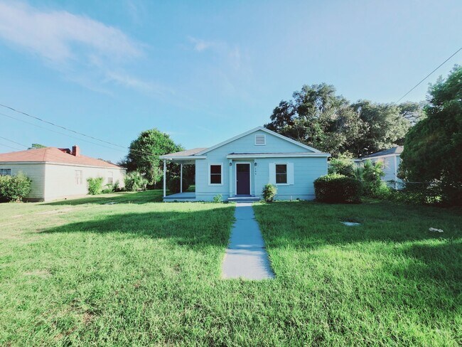 Foto del edificio - 289 Chestnut St Pensacola, FL 32506. Janua...