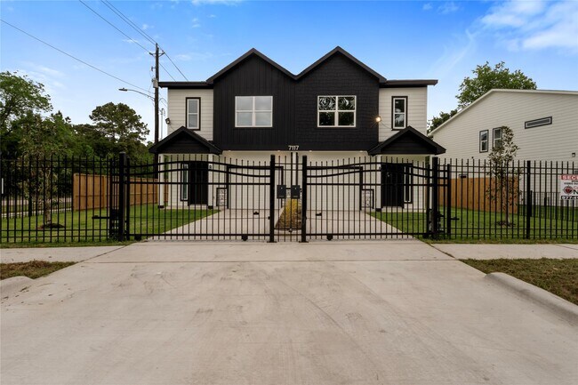 Building Photo - 7117 Springdale St
