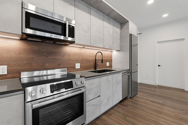 Building Photo - 4315 S Congress Ave