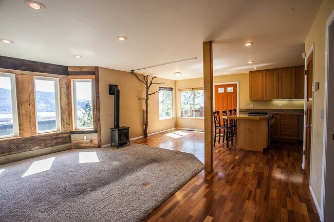 Building Photo - 103 Bridgeview Court