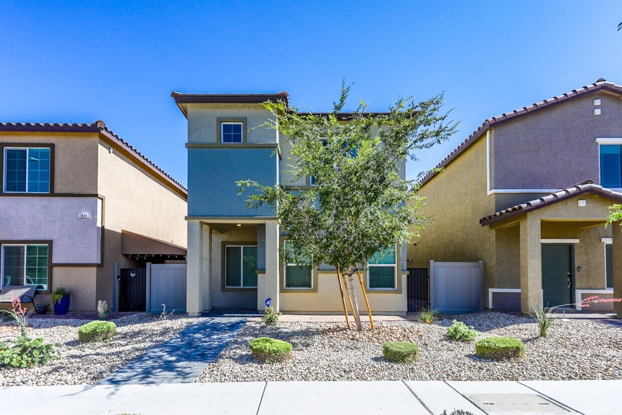 Primary Photo - Beautiful 3 Bed Room Home
