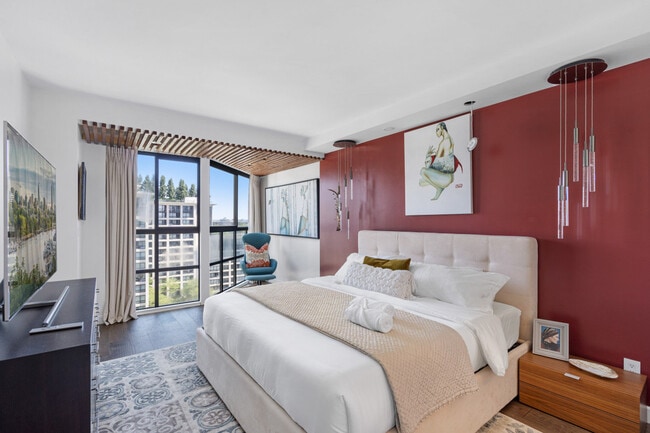 Building Photo - 909 Burrard St