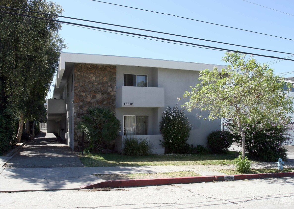 Foto del edificio - 13518 Franklin St