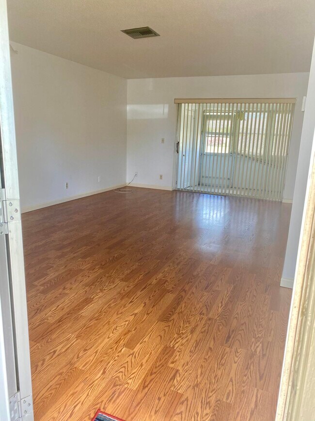 Building Photo - 2803 Crosley Dr W