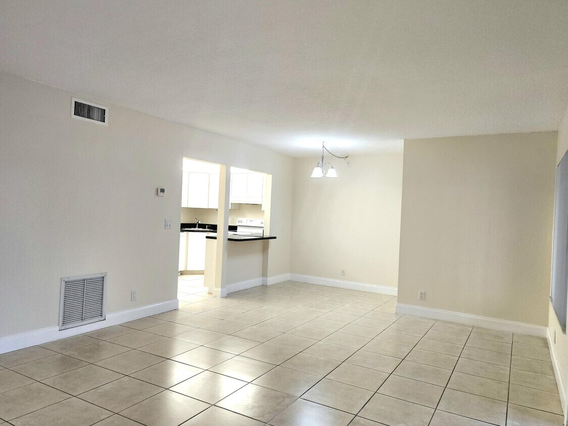 Building Photo - 126 Lake Pine Cir
