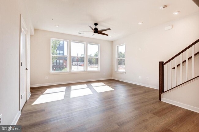 Building Photo - 43792 Middleway Ter