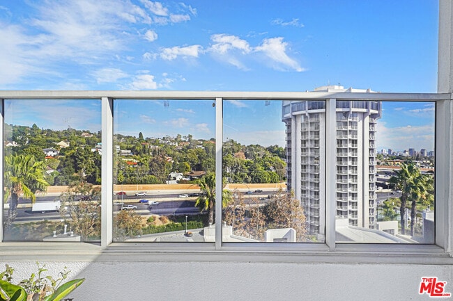 Foto del edificio - 171 N Church Ln