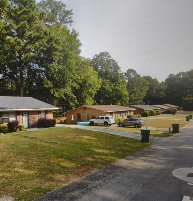 Duplexes on Trakas - Trakas Avenue Duplexes on Trakas - Trakas Avenue