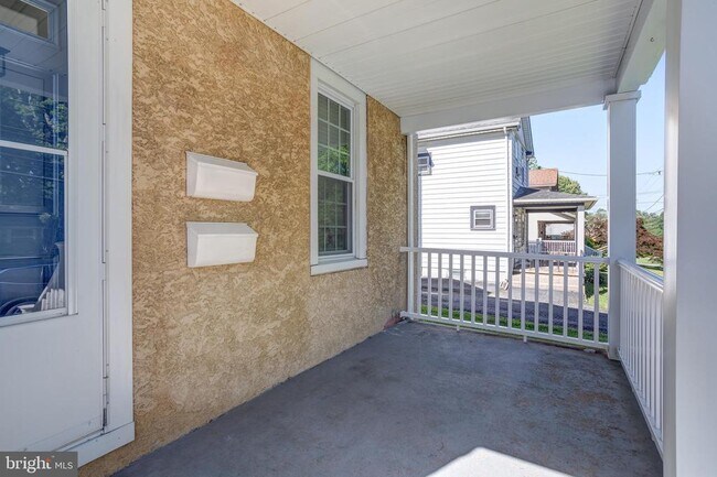 Building Photo - 1817 Meetinghouse Rd