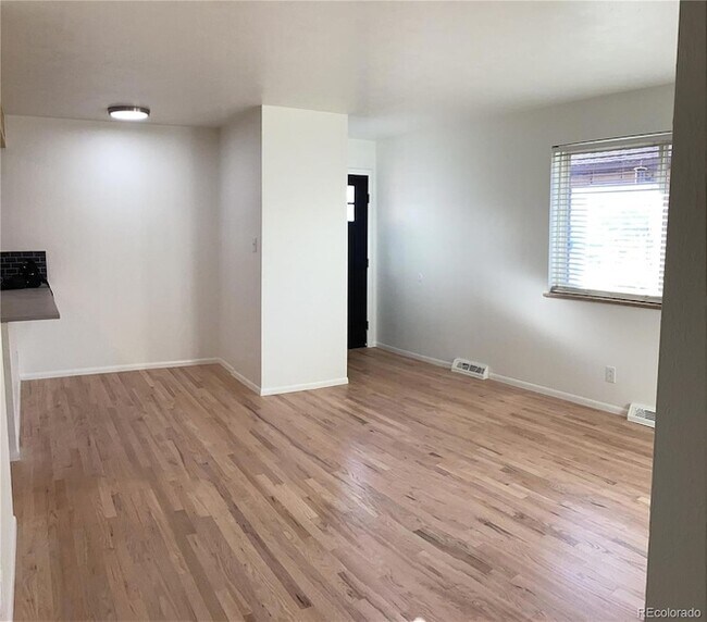 Foto del edificio - 2463 S Corona St