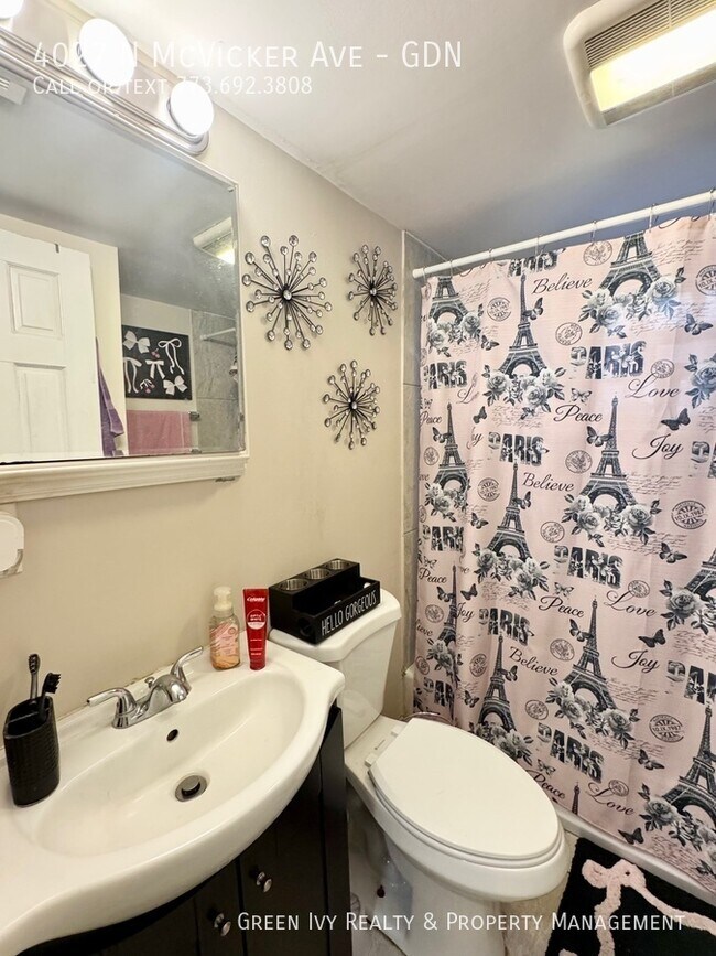 Foto del edificio - 4027 N McVicker Ave