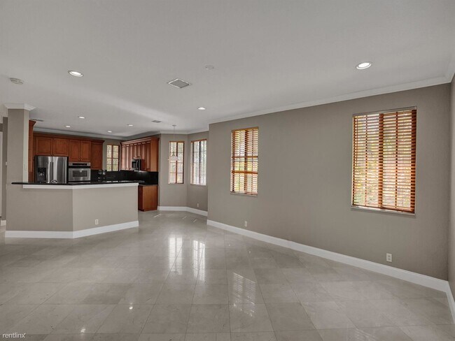 Building Photo - 4 br, 2.5 bath Townhome - 2835 Kinsington Cir