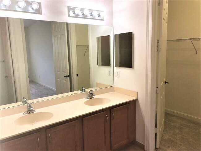 Foto del edificio - 690 Pacific Grove Dr