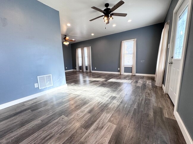 Building Photo - 408 Ave