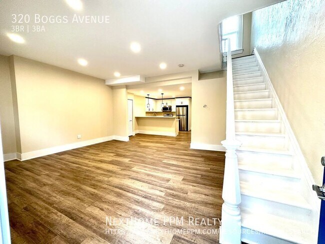 Building Photo - Gorgeous must see 3 bed, 3 bath updated ho...