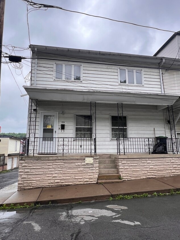 219 W Maple St, Mahanoy City, PA 17948 House Rental in Mahanoy City
