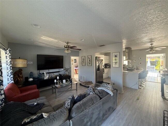 Foto del edificio - 1350 NE 134th St