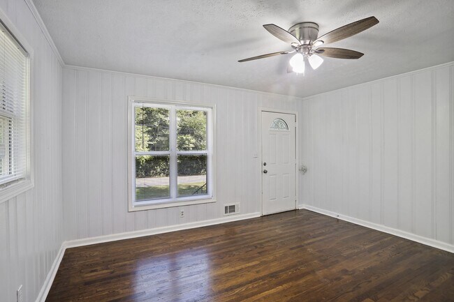 Building Photo - 4854 Flat Shoals Rd