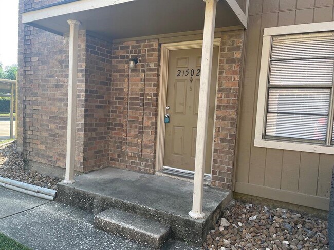 Building Photo - 21503 Millhouse Ct