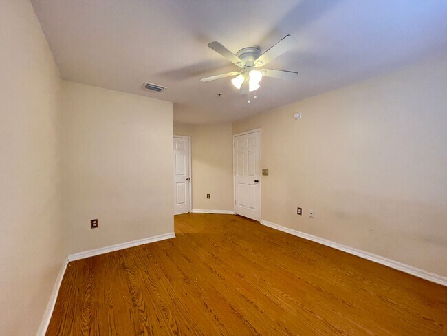 Foto del edificio - Ground-Floor 2/2 Condo—Walk to Dining & Shops