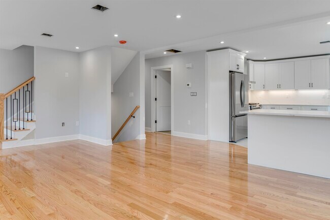 Foto del edificio - 380 Morse Ave