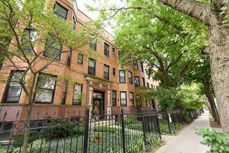 Building Photo - 833 W Wellington Ave