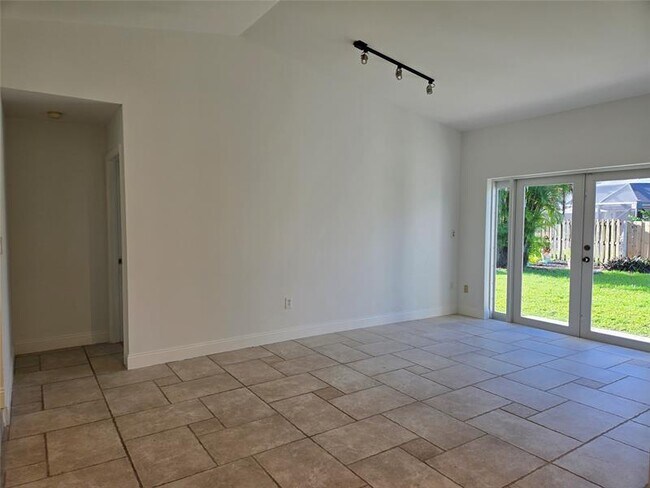 Foto del edificio - 14720 Highland Springs Ct