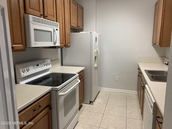 Building Photo - 7801 Point Meadows Dr