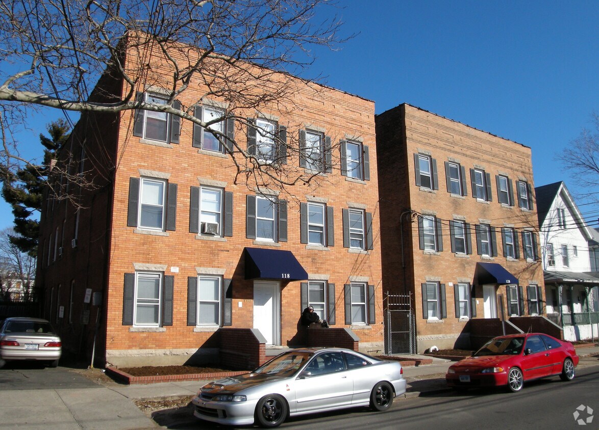 Building Photo - 118 Henry St