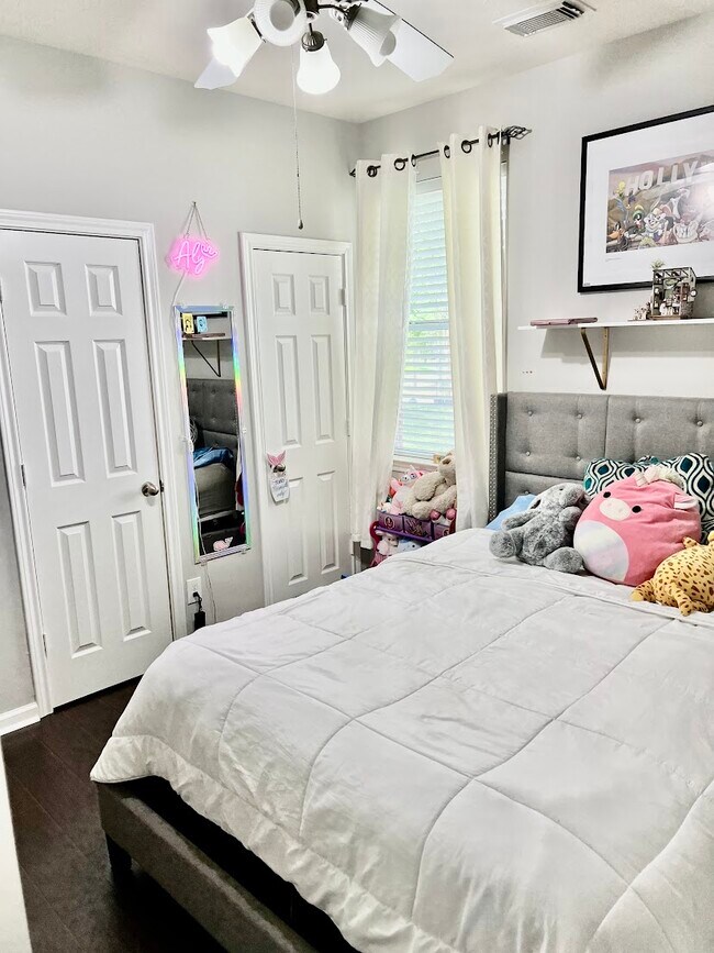 Building Photo - 10 Sheltered Arbor Ct