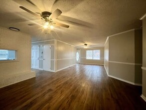 Building Photo - 2104 Rossway Dr