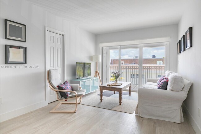 Foto del edificio - 290 Sunrise Dr