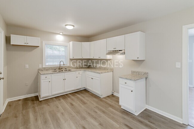 Foto del edificio - HOLIDAY SPECIAL! SIGN A LEASE BY NOVEMBER ...
