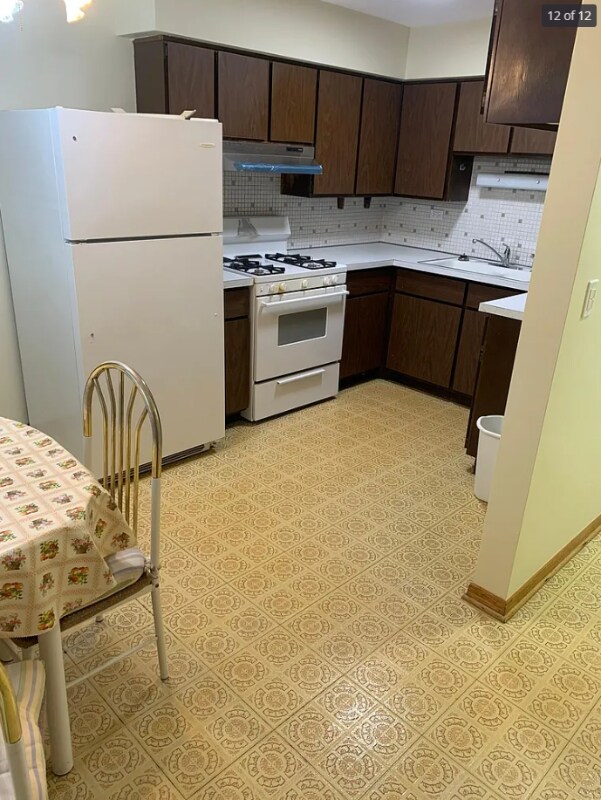 Foto del edificio - 8700 W Summerdale Ave