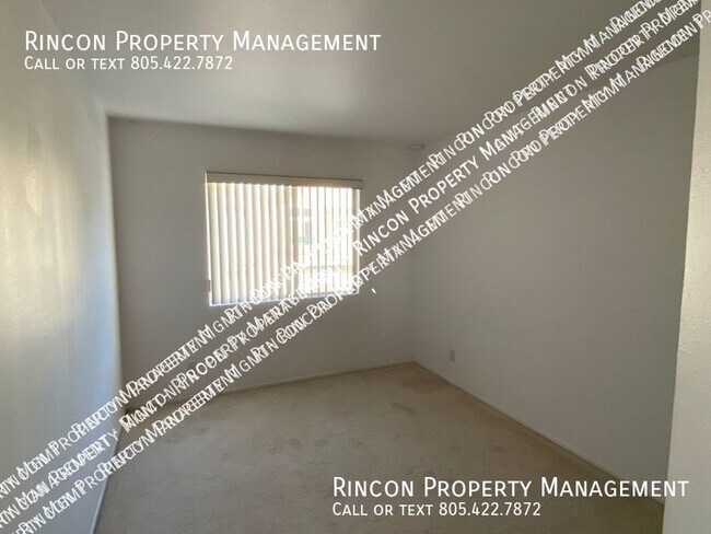 Building Photo - Updated California Lighthouse Townhome *2 ...