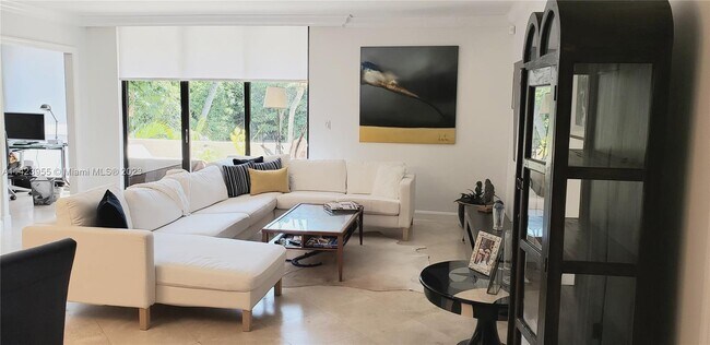 Building Photo - 161 Crandon Blvd